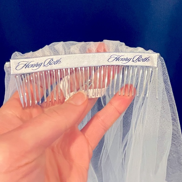 Michelle Roth (FKA Henry Roth) Swarovski Crystal-edged veil - Picture 2 of 7